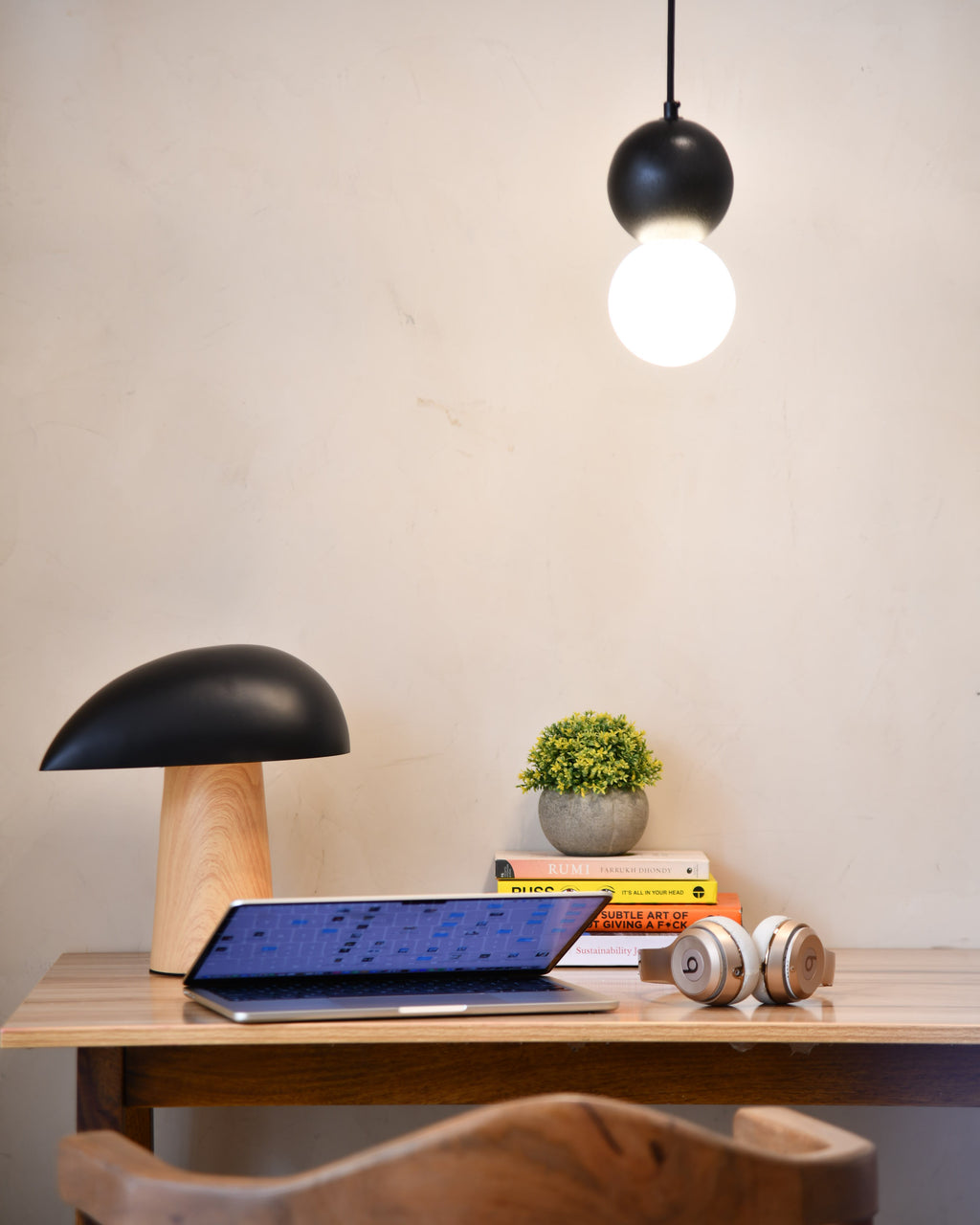 Valo Table Lamp
